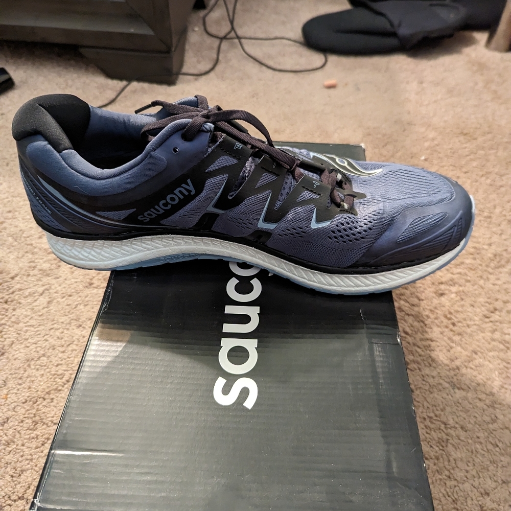Men's running shoes